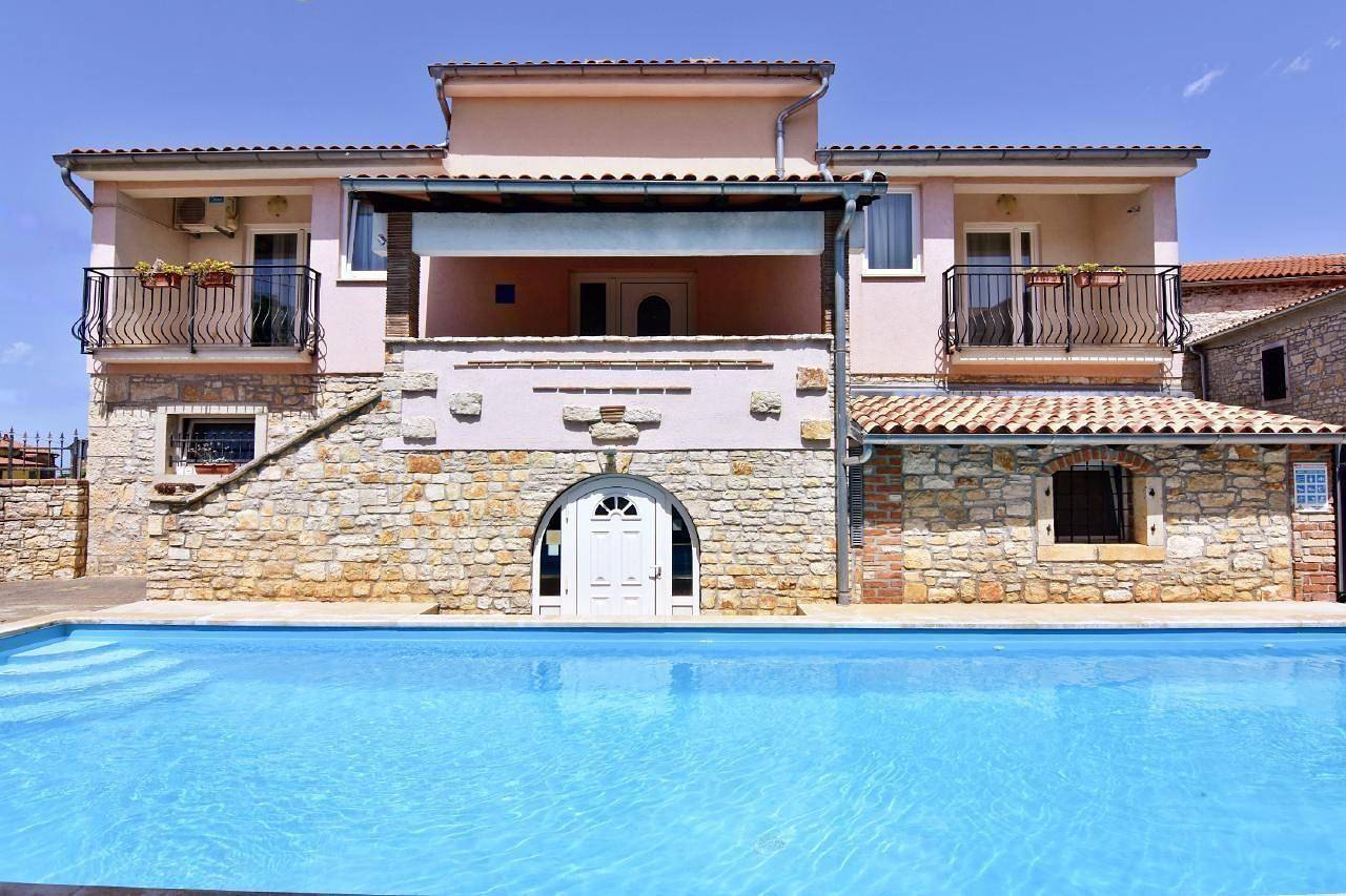 Ganze Ferienwohnung, Komfortable Ferienwohnung Noemi 3 mit Poolzugang in Novigrad, Tar-Vabriga