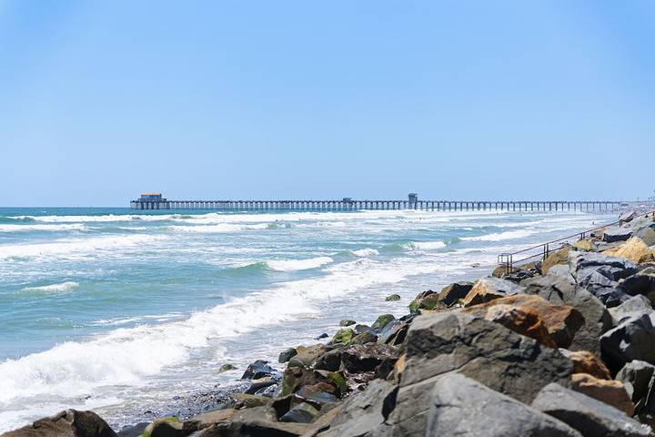 Vacation rental for 5 people, with yard and hot tub, with pets in Oceanside