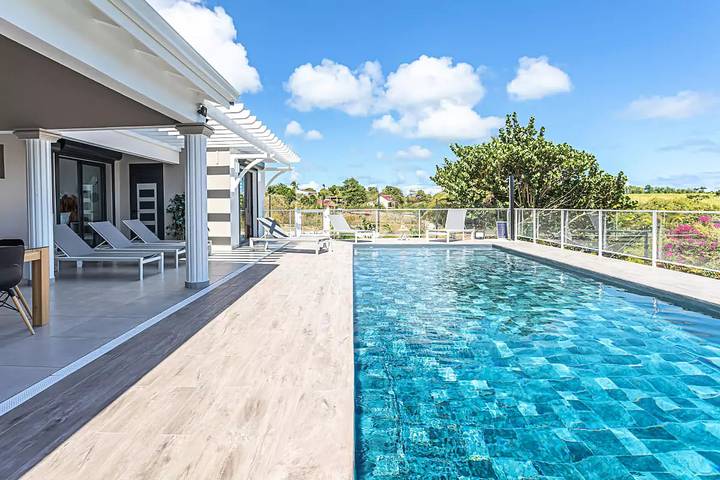 Location de vacances pour 6 personnes, avec vue ainsi que jardin et piscine dans Marie-Galante - 2