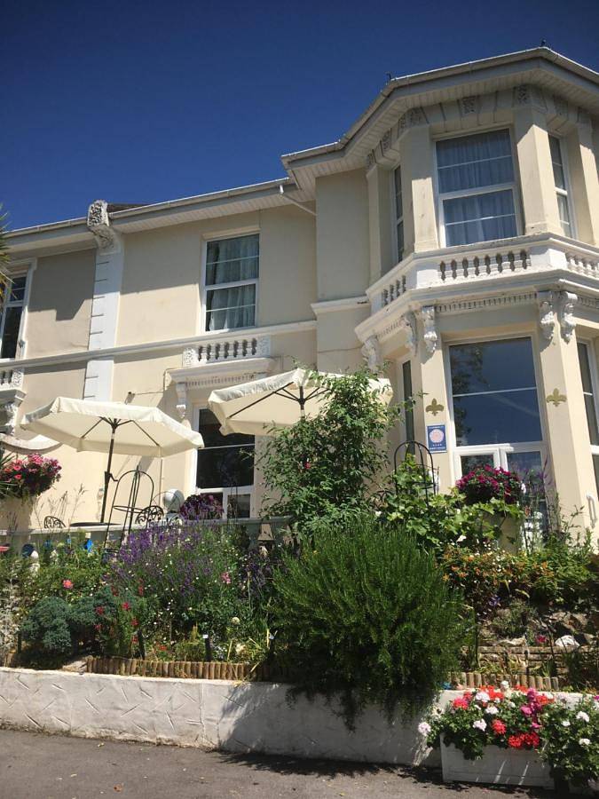 Maison d’hôte pour 2 personnes, avec terrasse ainsi que vue et jardin