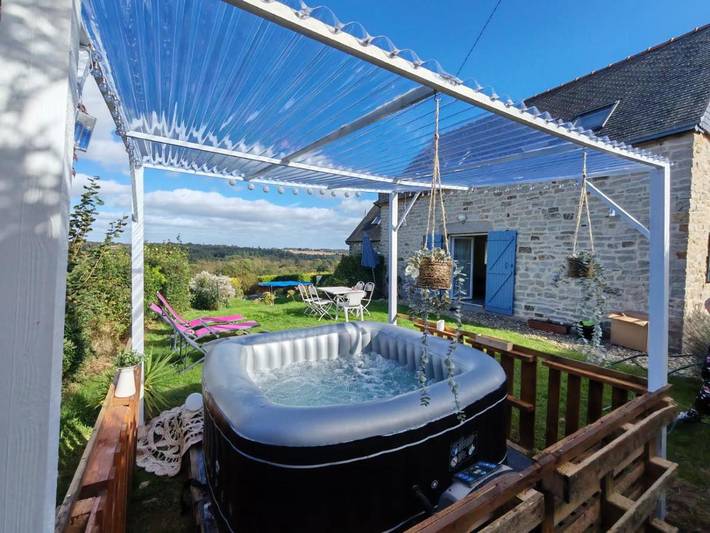 Location de vacances pour 5 personnes, avec jardin ainsi que piscine et vue, animaux acceptés à Crédin - 2