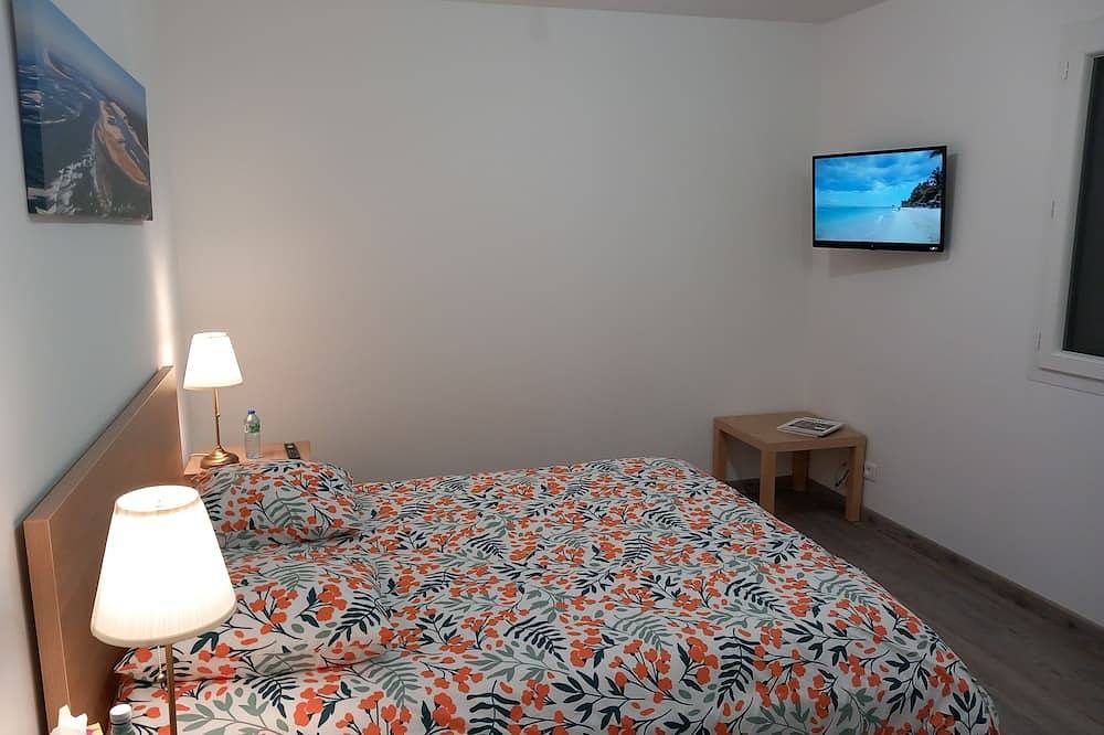 4Ch villa with pergola, swimming pool located 4km from Lac Carcans and 9km from the Ocean in Carcans, Regionaler Naturpark Médoc