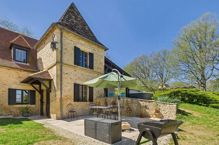 Gîte pour 8 personnes, avec jardin à Mauzens-et-Miremont