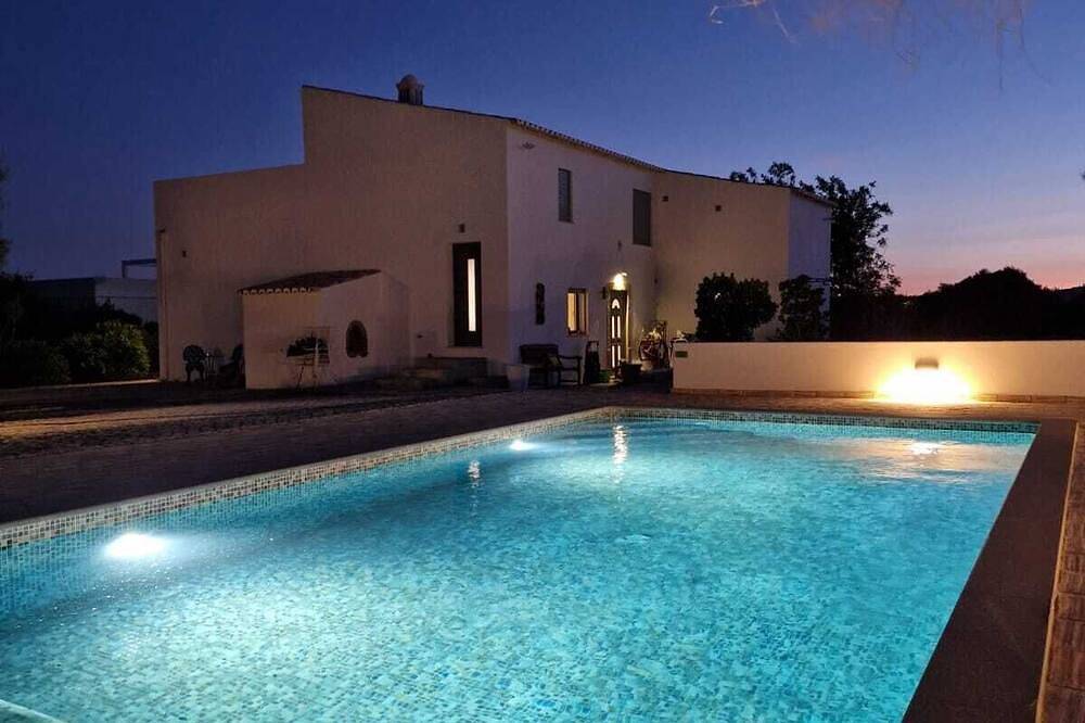 Typical country house in Algarve with swimming pool! in Estoi, Faro