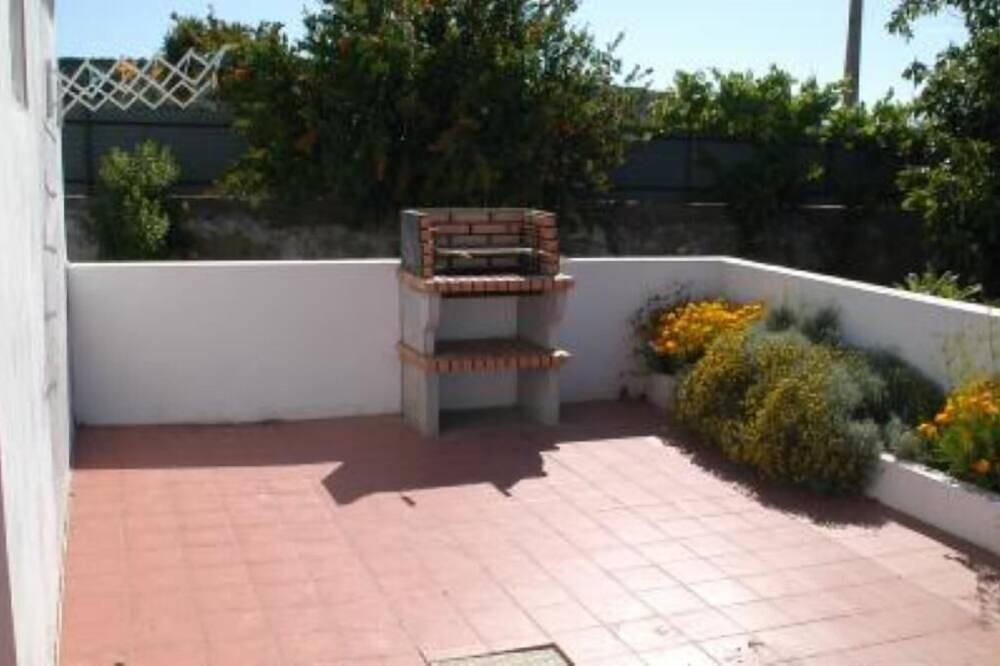 Kleine Villa mit 3 Schlafzimmer, 2 Badezimmer, Wi-Fi, Klimaanlage, Schwimmbad. muitos in Silves, Faro Distrikt