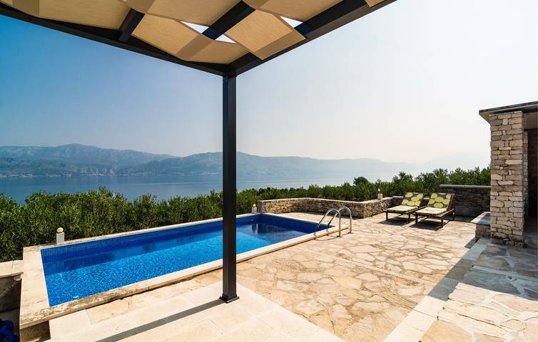 Reizende Ferienwohnung mit Pool, Terrasse und Außenküche in Strandnähe in Postira, Brac