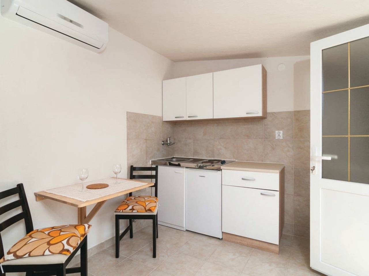 Holiday Home Blossom - Four Bedroom Holiday Home with Outdoor Pool and Jacuzzi - (St) in Supetar, Brac