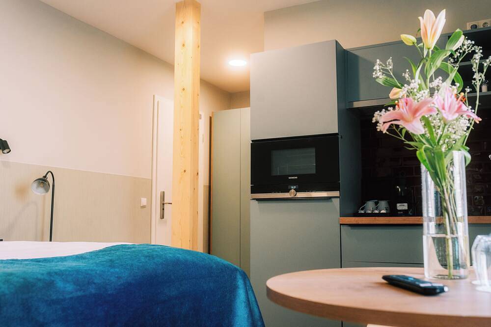 Ganze Wohnung, Ferienwohnung mit kompakter Küche und Hotelservice. Sehr zentral gelegen. in Eberswalde, Barnimerland Region