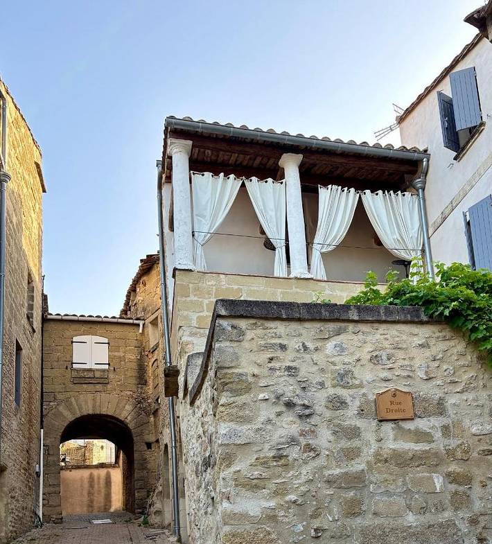 Chambre d’hôte pour 4 personnes, avec terrasse et vue, animaux acceptés à Saint-Quentin-la-Poterie