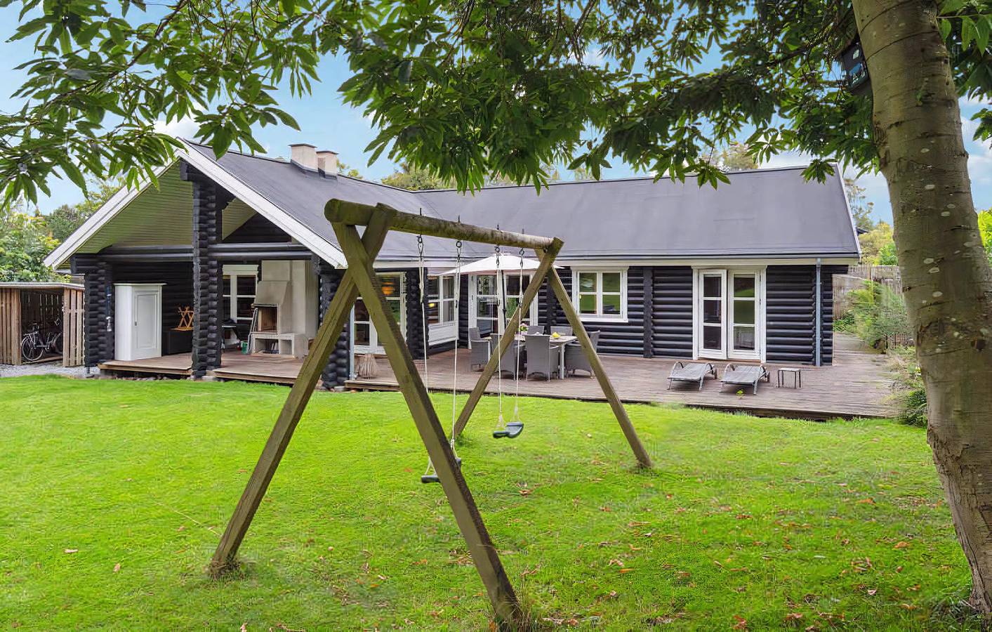 Lovely log house on Møn in Råbylille Strand, Svenska Östersjön