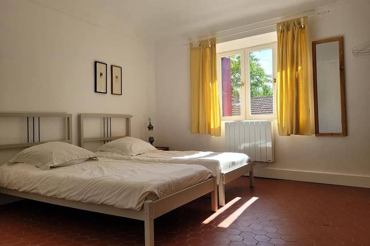 Gîte pour 4 personnes, avec terrasse ainsi que piscine et jardin à Saint-André-de-Cruzières - 2