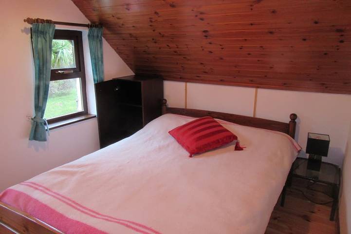 Traditional style Cottage in a quiet location close to the Kenmare Bay in County Kerry