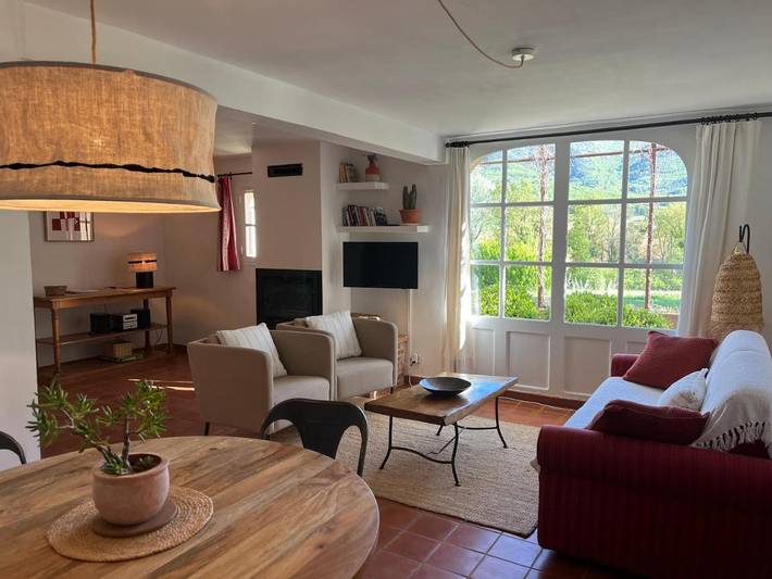 Location de vacances pour 8 personnes, avec jardin ainsi que piscine et vue à Céreste - 4