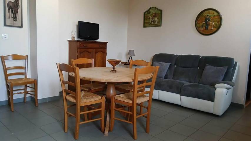 Gîte pour 5 personnes, avec jardin ainsi que terrasse et vue dans Pommeréval