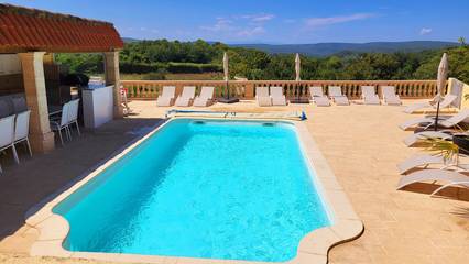 Gîte pour 15 personnes, avec jardin ainsi que balcon et piscine à Saint-André-d'Olérargues