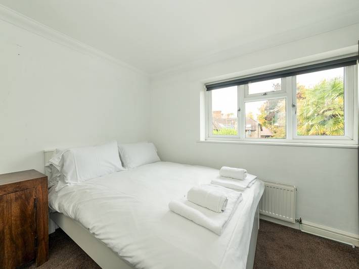 Pass the Keys | Bright House with Smart TV & Home Comforts in Reading, Berkshire