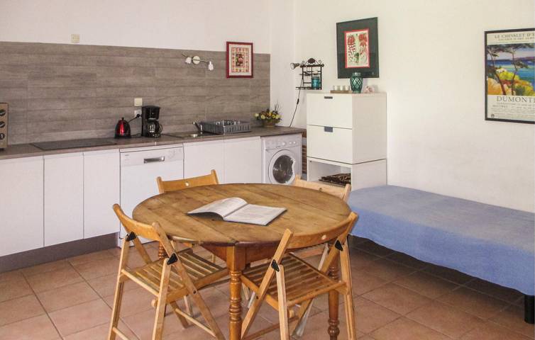 Charmant appartement avec piscine, terrasse et Wi-Fi ! in Salon-de-Provence, Région d'Aix-en-Provence
