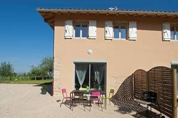 Location de vacances pour 6 personnes, avec jardin à Saint-Bénigne