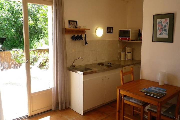Gîte pour 2 personnes, avec jardin et terrasse à Le Luc - 4