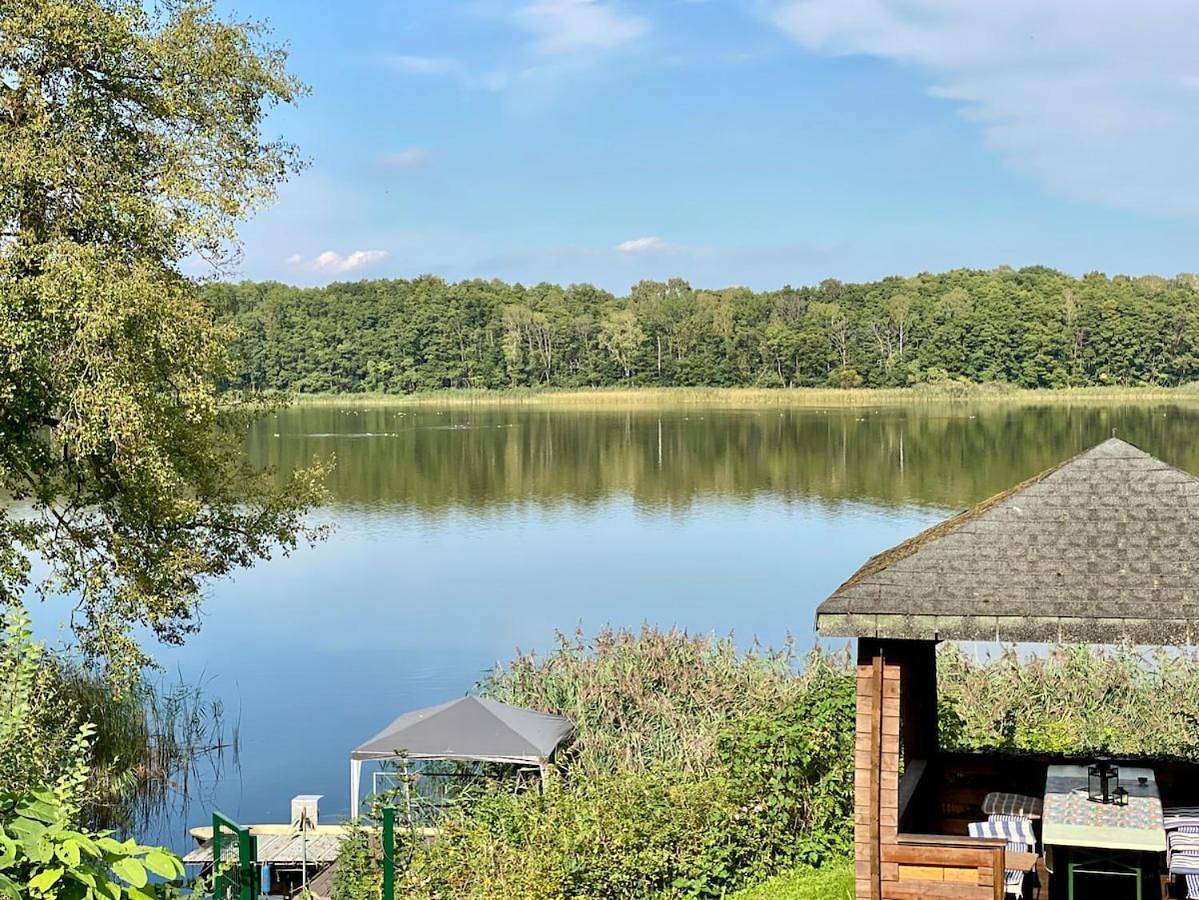 Villa Wieck am See, mit Ruderboot in Gransee, Ruppiner Seenland