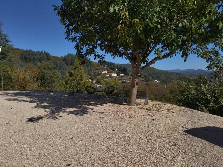 Appartement de vacances pour 4 personnes, avec Terrasse et Jardin ainsi que Piscine et Vue