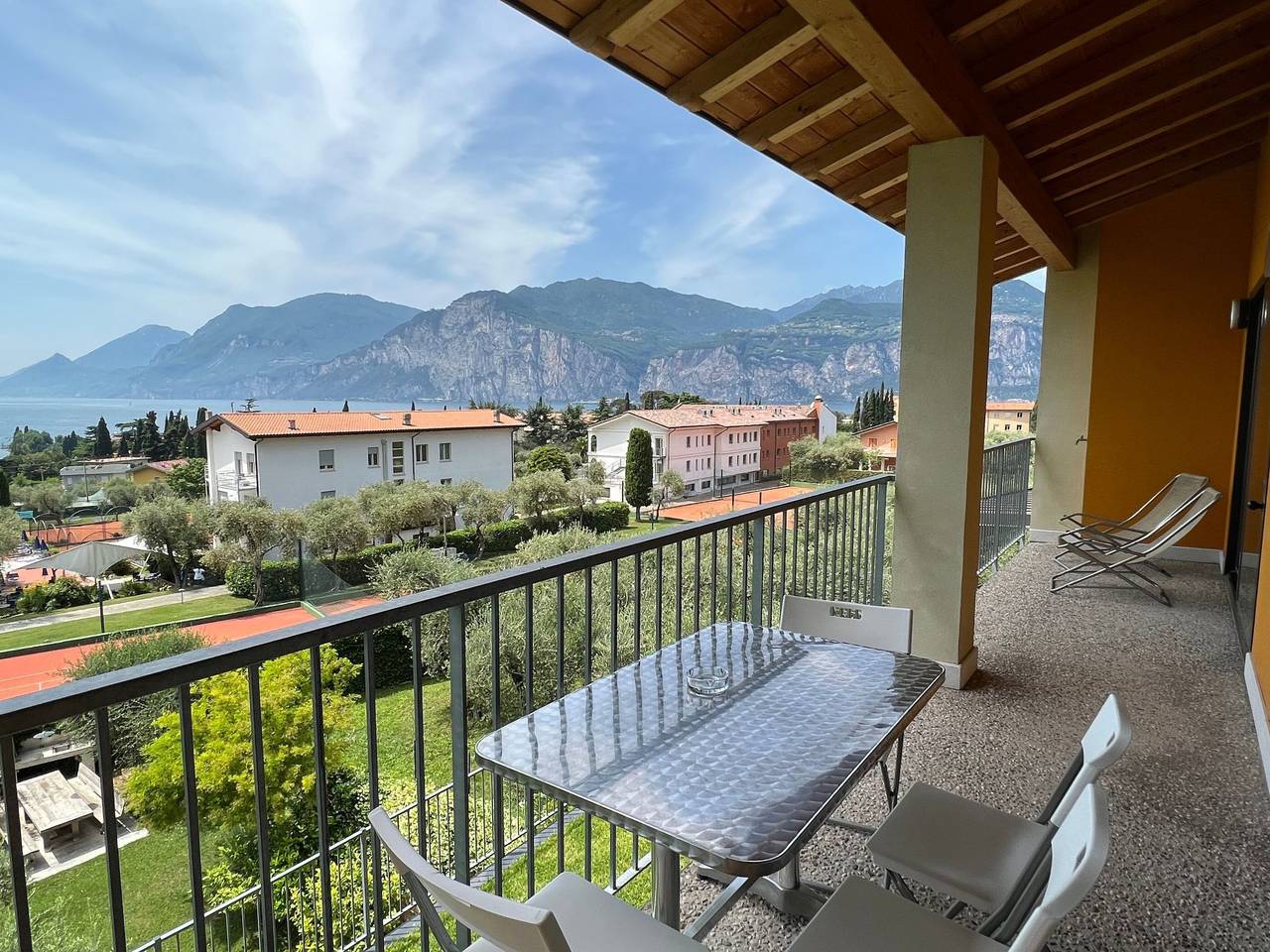 Ganze Wohnung, Zwei-Zimmer-Wohnung mit Seeblick in Malcesine, Gardasee-Berge