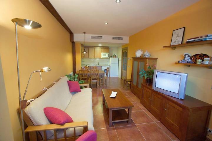 Gîte pour 3 personnes, avec piscine et terrasse à Labuerda - 2