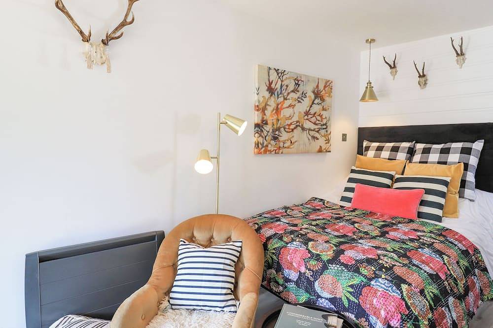 Creed Cabin, pet friendly, character holiday cottage in Stornoway in Lewis and Harris, Äußere Hebriden