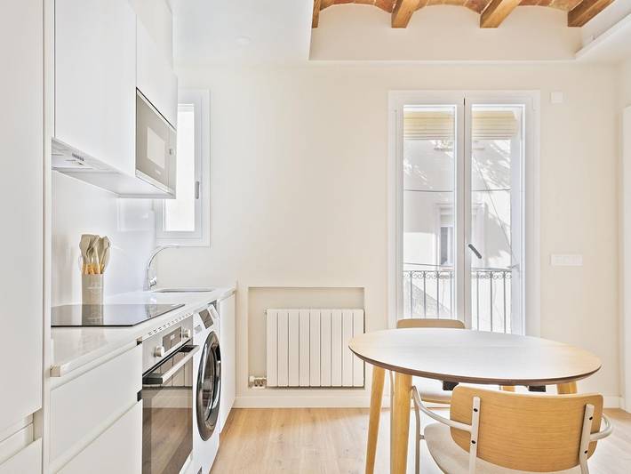 Ganze Ferienwohnung, Ferienwohnung für 3 Personen mit Balkon in Barcelona Zentrum, Barcelona