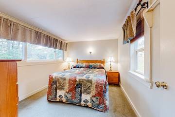 Log Cabin for 4 Guests in Loon Mountain, Franconia Notch, Picture 4