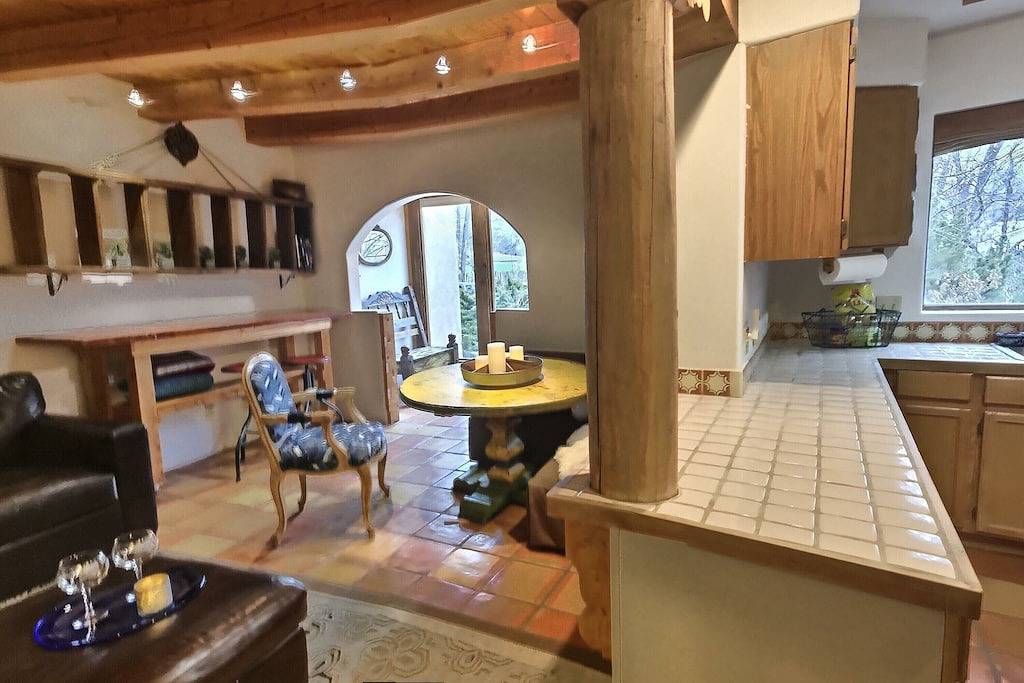 Ganze Wohnung, Charmante Santa Fe Style 2br 1. 5ba Ferienwohnung an der Taos Plaza in Taos, Taos County