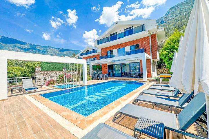 Villa for 8 people, with balcony and garden in Hisaronu