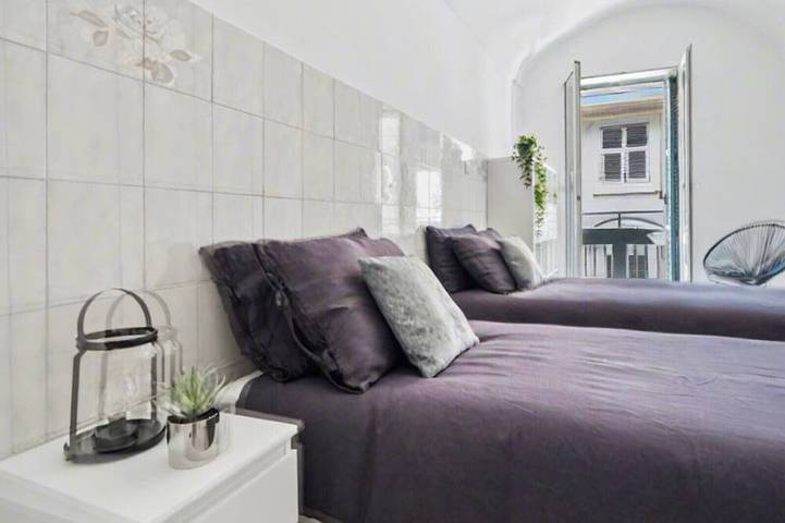 Apartamento entero, En el corazón del casco antiguo, impresionante piso con terraza en la azotea, 3Bed / 1Bath / WIFI / AC in Ventimiglia (Ciudad), Ventimiglia
