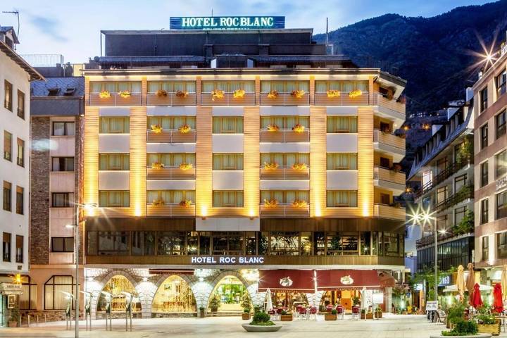 Hôtel pour 3 personnes, avec terrasse et piscine ainsi que sauna et vue, animaux acceptés