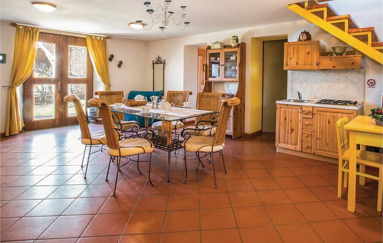 Apartamento vacacional entero, Acogedor apartamento con Wi-Fi, aparcamiento y vistas al río in Lauco, Carnic Prealps