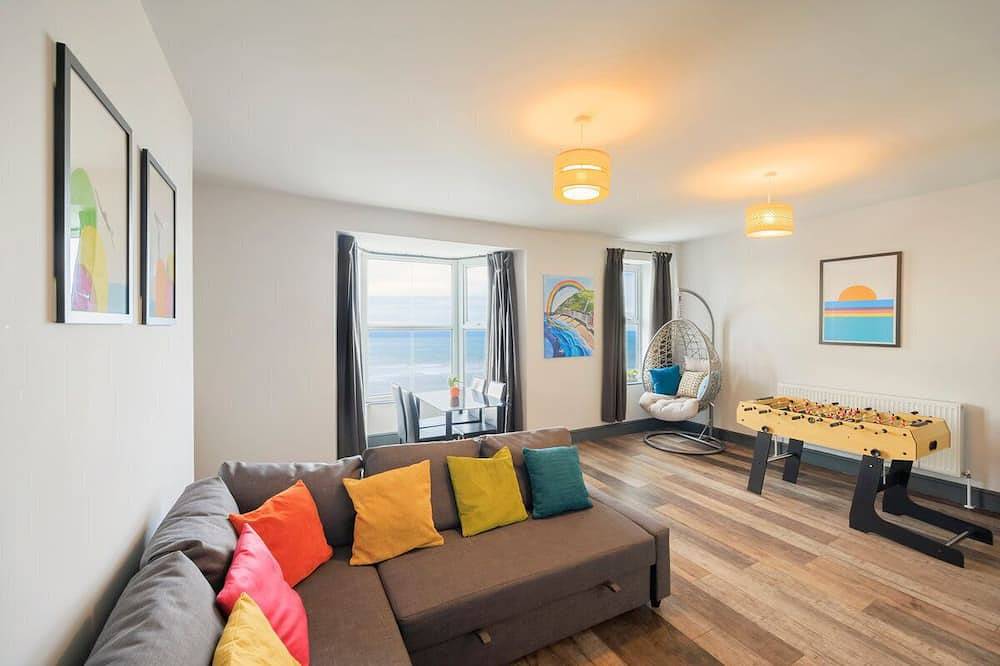 Large seafront apartment with balcony, parking and sea views in Aberystwyth, Cardigan Bay
