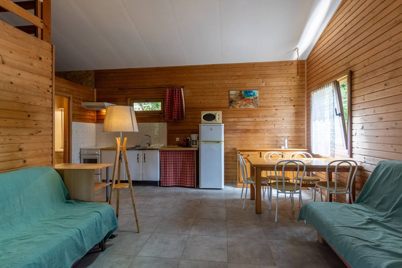 Chalet 'Vert 4 Personnes' avec balcon et Wi-Fi in Darbres, Ardèche
