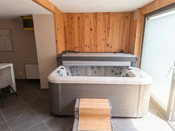 Apartamento entero, Apartamento Valenciennes 80 m² con spa in Valenciennes, Región de Valenciennes