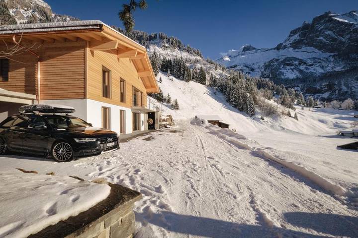 Ferienwohnung für 4 Personen, mit Terrasse und Ausblick in Kandersteg