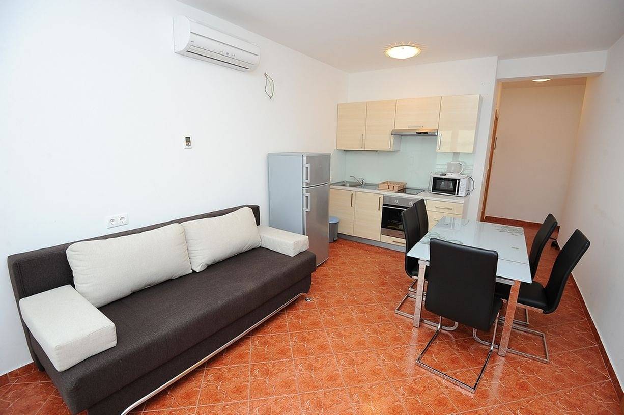 Cały apartament, Ferienwohnung in Podstrana-Sv.Martin mit Meerblick, Terrasse, Klimaanlage, W-Lan (5117-1) in Podstrana, Żupania splicko-dalmatyńska