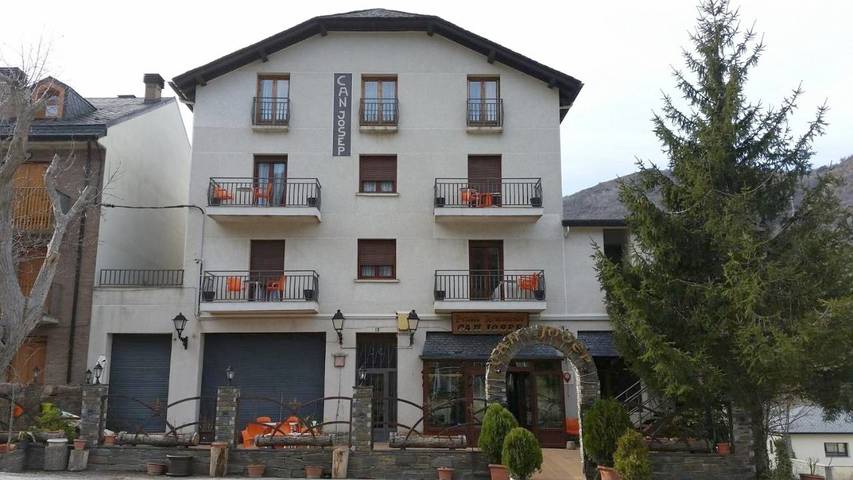 Casa de huéspuedes, con Terraza en Sort 