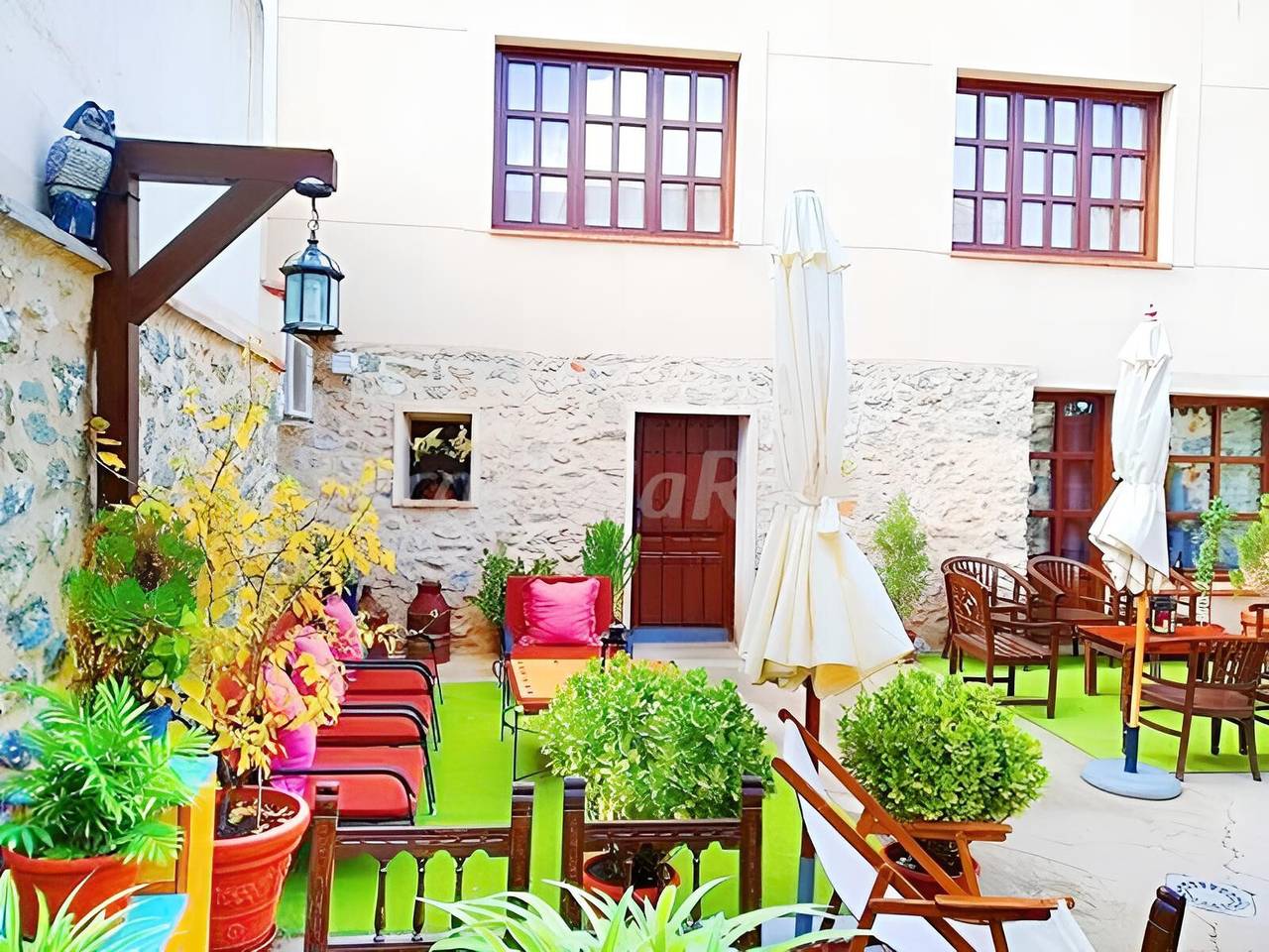 Casa rural 'Hacienda El Cencerro' con piscina privada, Wi-Fi y aire acondicionado in Villamanrique de Tajo, La Alcarria