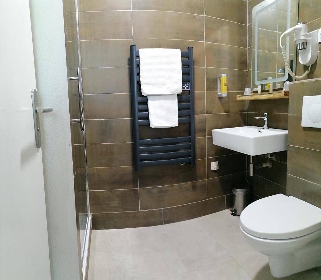 Double Room with Shower - 1 person in Corbigny, Nièvre