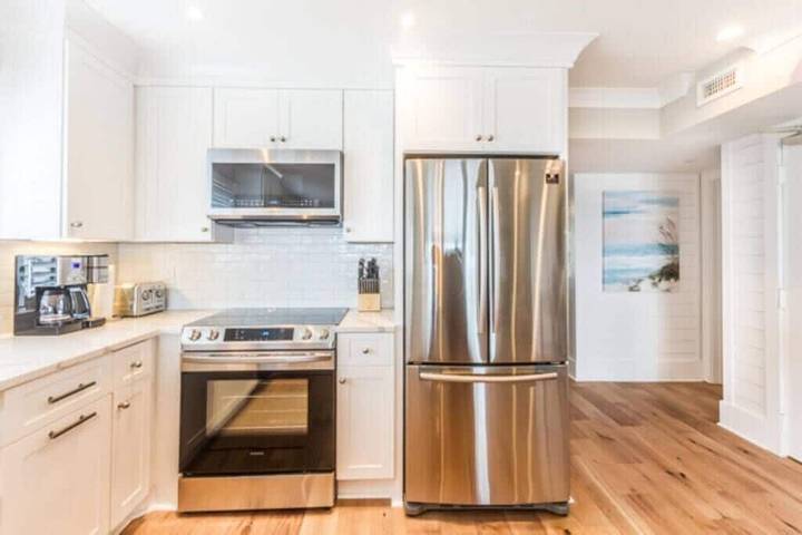 Vacation rental for 4 people, with balcony and pool in Wild Dunes