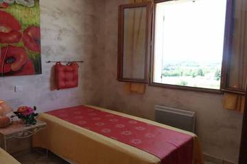 Gîte pour 5 Personnes dans Pernes-les-Fontaines, Parc naturel régional du Mont-Ventoux, Photo 2