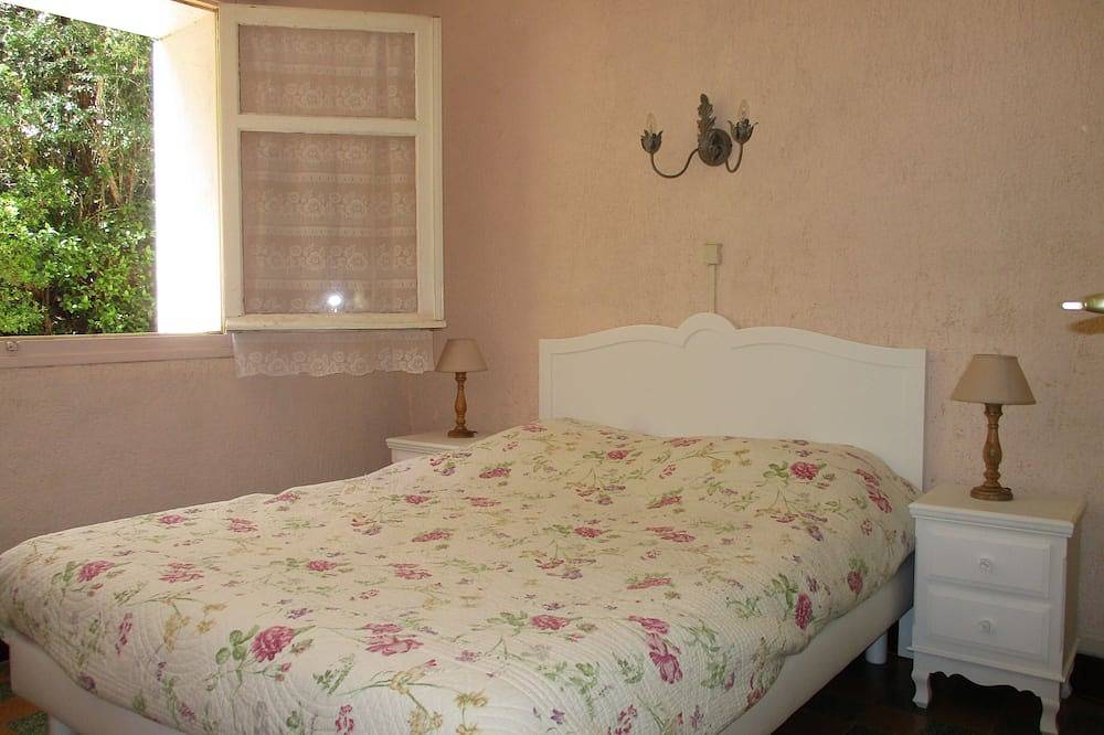 Entire apartment, Bandol- Beautiful apartment-80 m from the Sea -4 pers- 10 min walk from the city center in Bandol, Toulon region