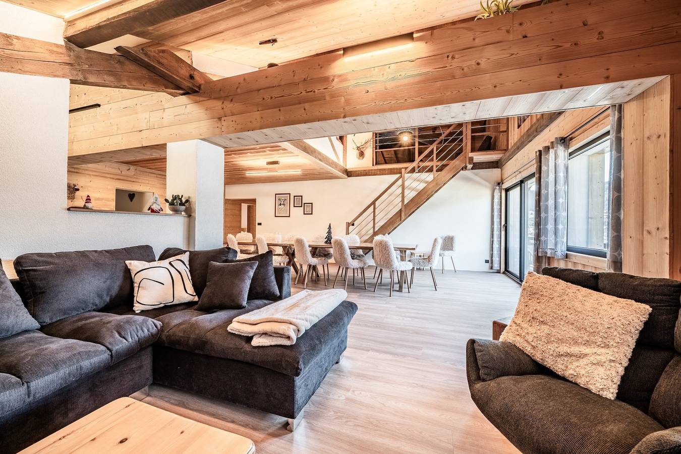 Apartamento inteiro, Apartamento "Le Clos Savoyard": vista montanha, jardim partilhado e Wi-Fi in Châtel, Les Portes du Soleil
