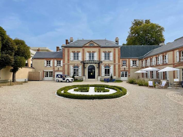 Chambre d’hôte pour 2 personnes, avec Terrasse ainsi que Jardin et Vue à Épernay