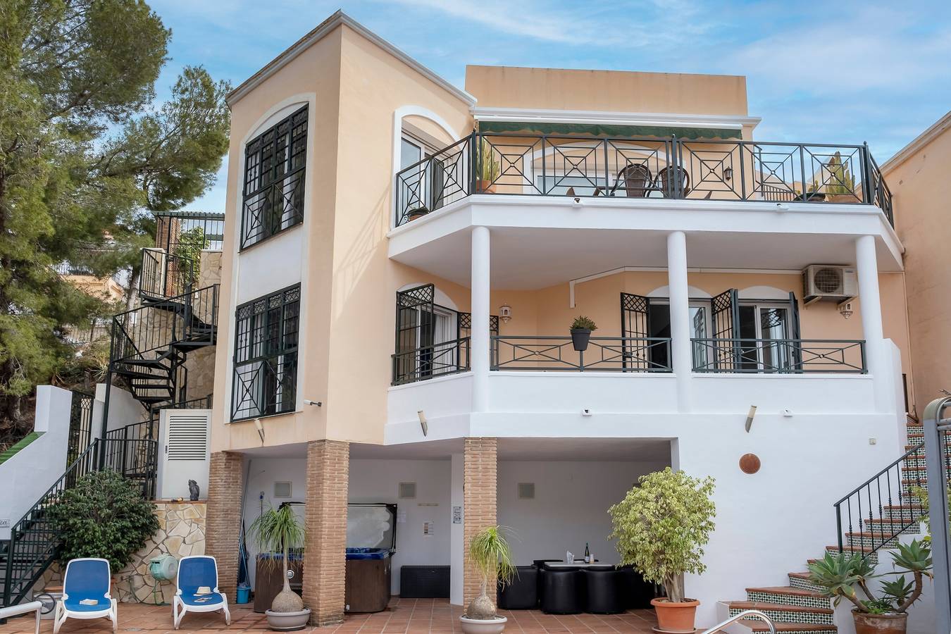 Villa Miramar Burriana Beach 10 pax in Playa de Burriana, Nerja