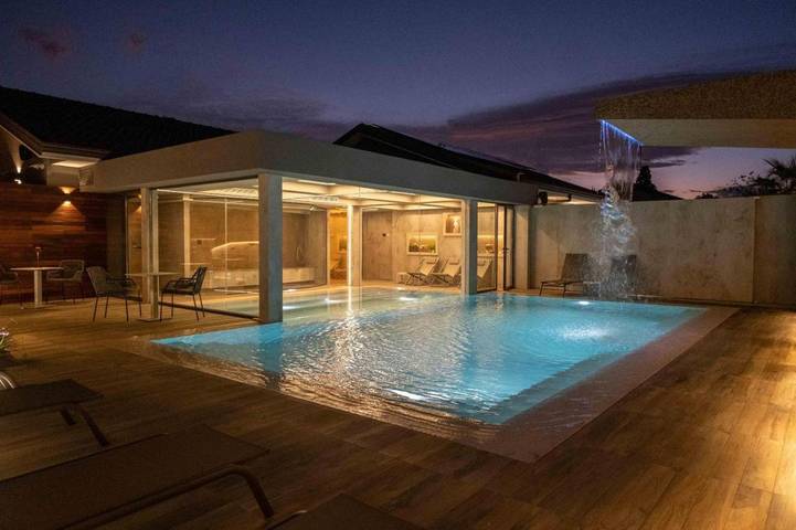 Casa vacanza per 3 persone, con Terrazza e Giardino nonché Piscina e Sauna a Mascalucia